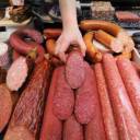Com muita gordura e alto nível de nitritos e nitratos, carnes processadas podem proporcionar riscos