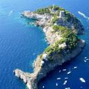 A ilha italiana que tem um curioso formato de golfinho