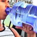 7 sinais de que você deve beber água imediatamente