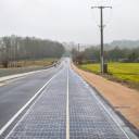 França inaugura primeira estrada com painel solar