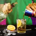 Energético com bebida alcoólica produz efeito similar ao da cocaína, diz estudo