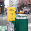 Sacos de pancada são colocados nas ruas de Manhattan para que as pessoas liberem a sua frustração