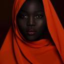 Modelo com a tonalidade de pele mais escura do mundo se torna ícone de beleza e diversidade