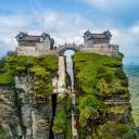 Monte Fanjing: a montanha sagrada dos templos que mais parece saída de um sonho
