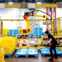 Gigantes de armazéns como Amazon e outros estão desesperados por mais robôs, mas trabalhadores humanos temem que tornem o trabalho mais perigoso