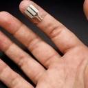 Tira tipo band-aid usada na ponta dos dedos gera energia durante o sono